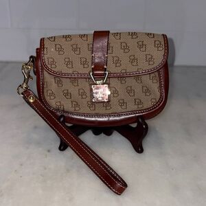 Dooney & Bourke Wristlet Vintage Signature collection brown tan flap wristlet